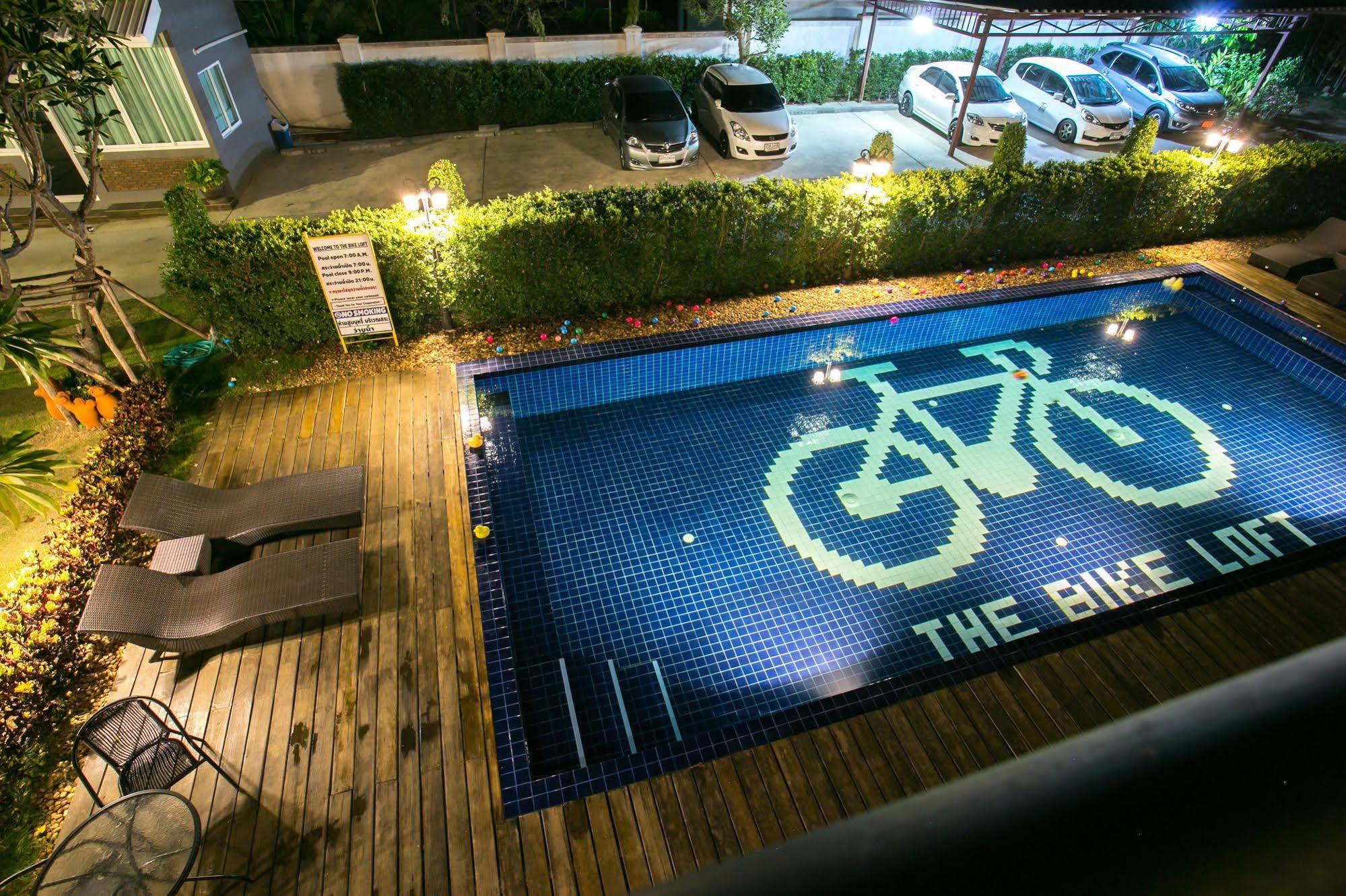 The Bike Loft Family Hostel Hua Hin Exterior photo