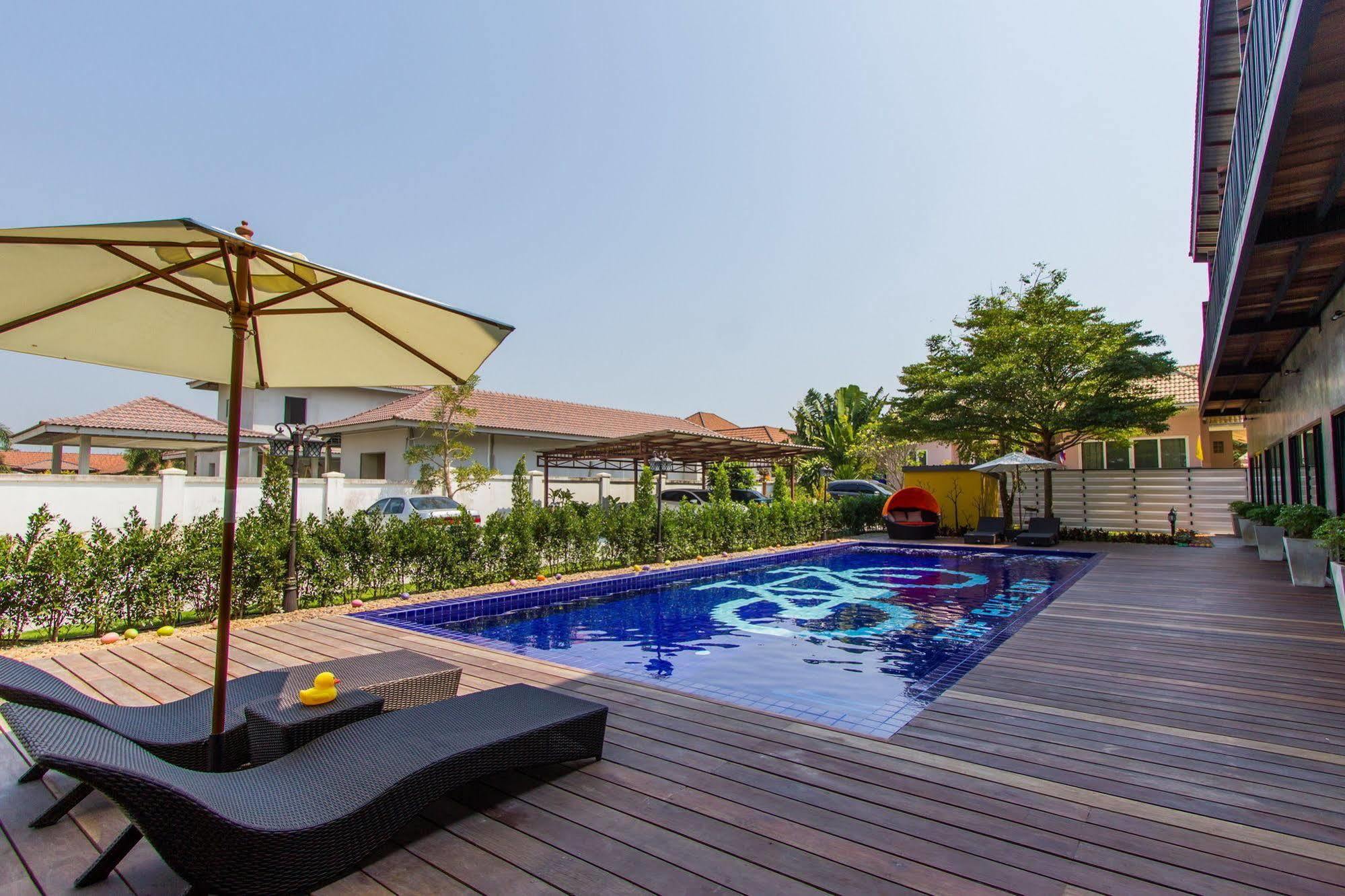 The Bike Loft Family Hostel Hua Hin Exterior photo